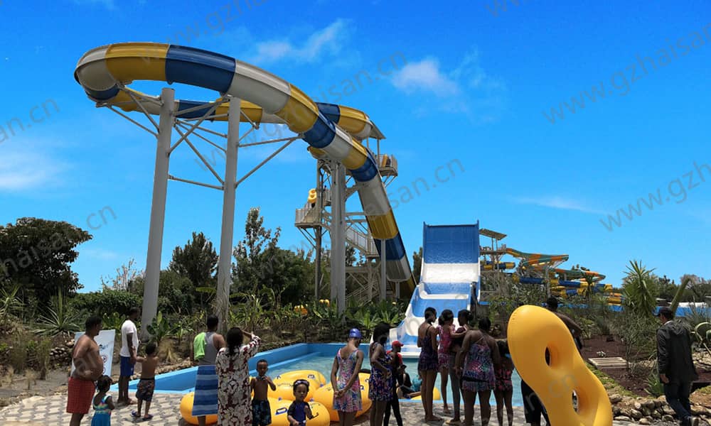 埃塞俄比亚KuriftuWaterPark冲天回旋滑道